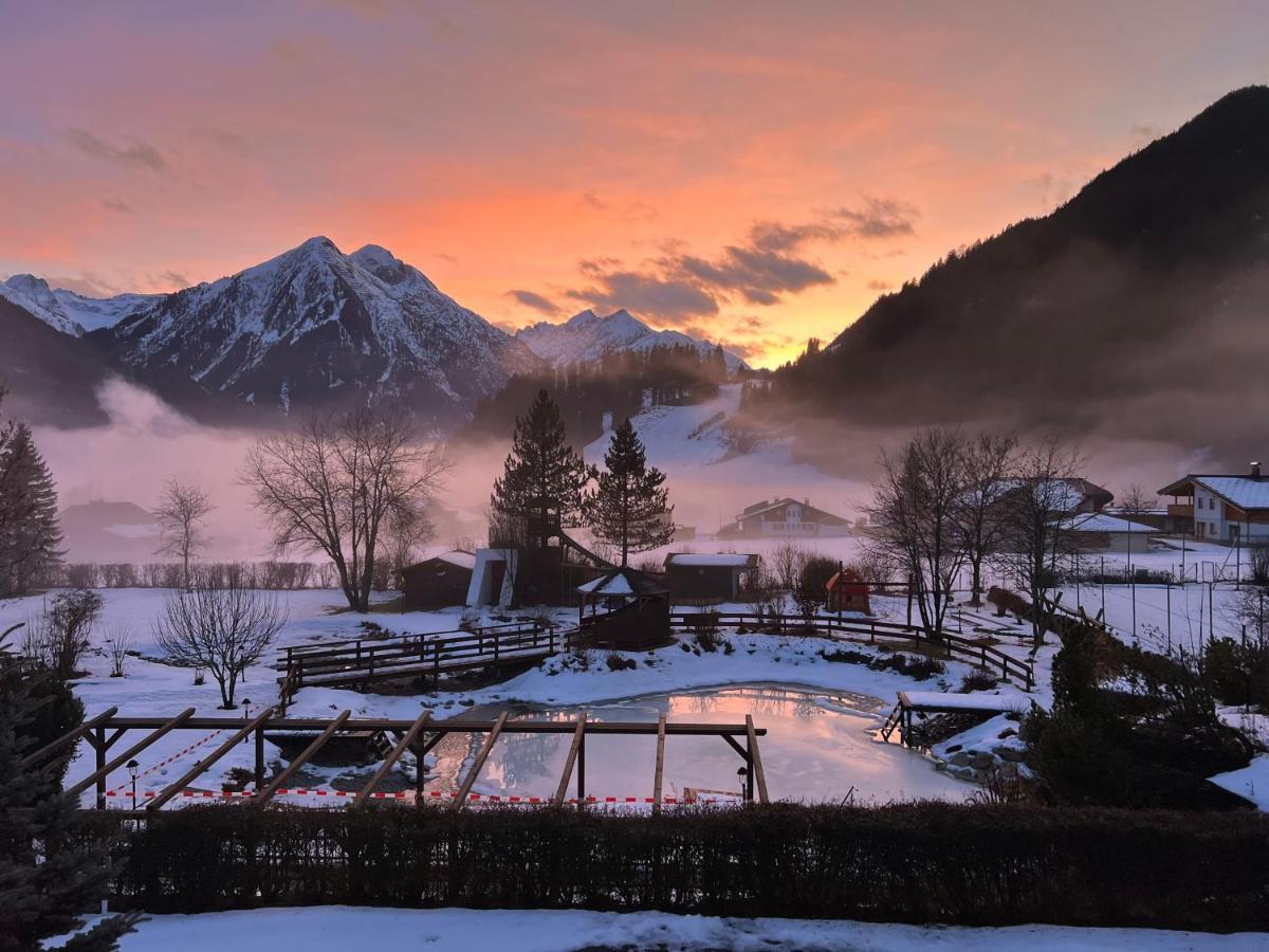 Hotel Panorama Elbigenalp Kültér fotó