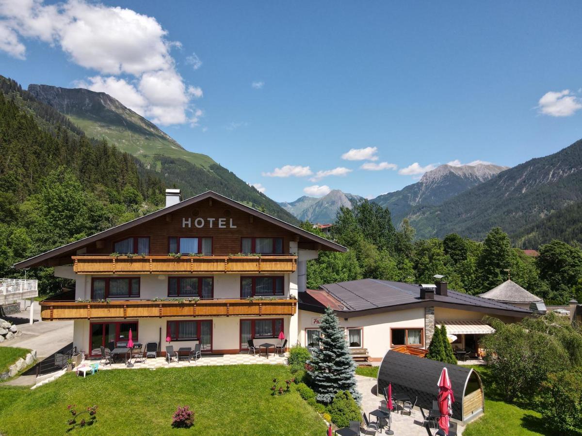 Hotel Panorama Elbigenalp Kültér fotó