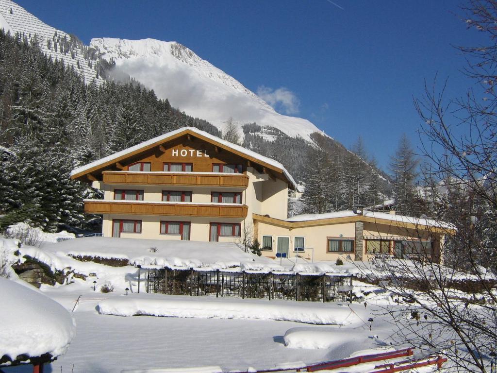 Hotel Panorama Elbigenalp Kültér fotó