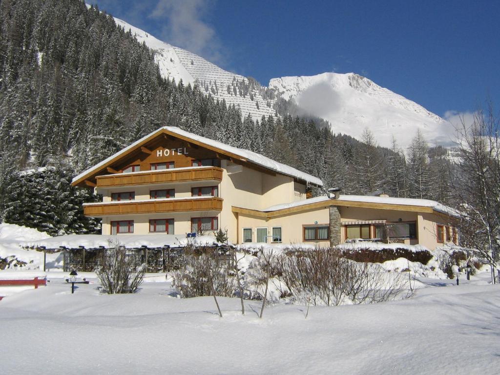 Hotel Panorama Elbigenalp Kültér fotó