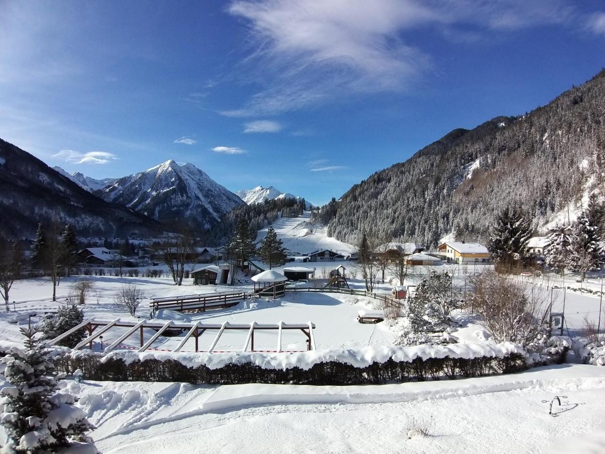 Hotel Panorama Elbigenalp Kültér fotó